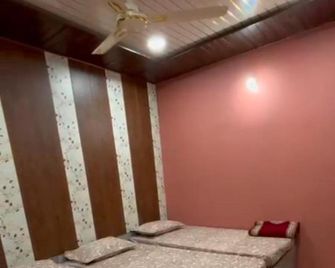 Shree ram lodge - Maihar - Bedroom