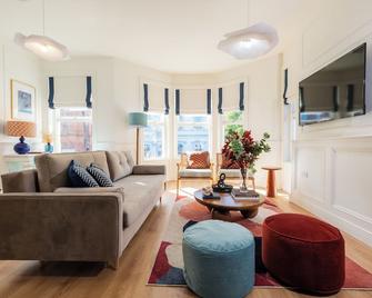 6guests-Beachnearby-Familyfriendly-Petsok-Parking - Bangor - Living room