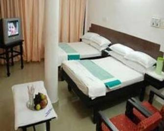 Triveni Tourist Home - Kanyakumari - Bedroom