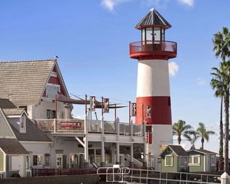 Days Inn by Wyndham Oceanside - Oceanside - Bygning