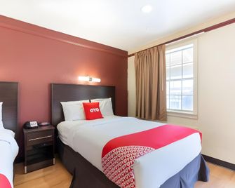 OYO Hotel Tulsa N Sheridan Rd & Airport - Tulsa - Habitación