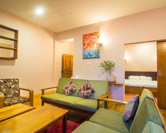 Khamsum Inn - Thimphu - Living room