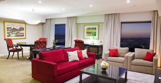Stamford Plaza Sydney Airport Hotel & Conference Centre - Sydney - Living room