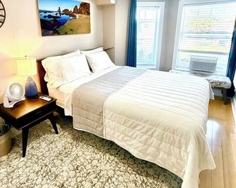 180° Space Needle, downtown, lake, mountains, modern luxury, EV charger - Seattle - Bedroom