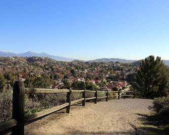Not Available! - Walnut - Vista del exterior
