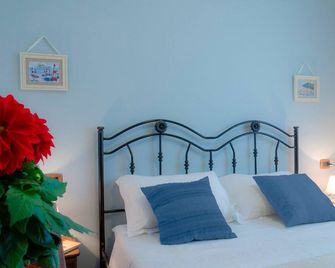 Villa la Tonnara CaseSicule, Private Villa far 50 m from the Sand Beach - Santa Maria del Focallo - Bedroom