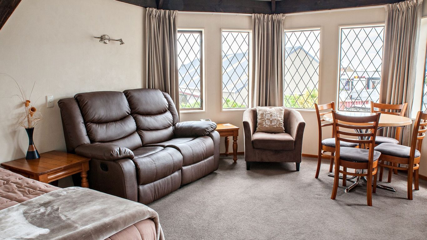 Castles Motel & Driftwood Motel