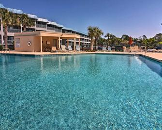 Breezy Tybee Island Condo - 100 Yards From Beach! - Tybee Island - Pool