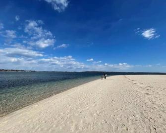 Private Waterfront Home: Dock, Kayaks - Southold - Strand