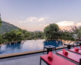 Villa Nap Dau Crown Private Pool Villa Phuket - Chalong - Piscina