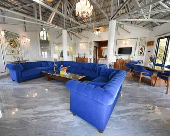 Luxury Villa @ 1375 mdpl in Cisarua - Bogor - Lounge