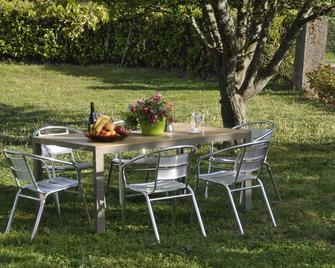 Gîte du Cercillon in Fleurie - Fleurie - Patio