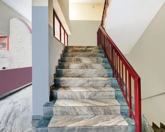 Super Hotel O East Nada - Guruvayoor - Schodiště