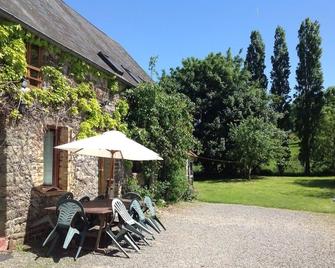 Family Friendly Spacious Comfortable Cottage and Garden. Rural and relaxing. - Souleuvre-en-Bocage - Patio