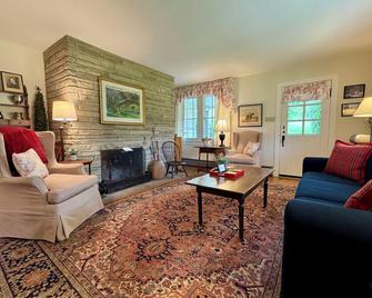 Private Carriage House Compound - Walking Distance to Downtown Hot Springs - Hot Springs