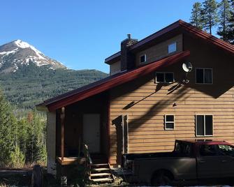 Beautiful Mountain Home With Great Views. Near E. Glacier. See Drone Video - Essex - Edificio