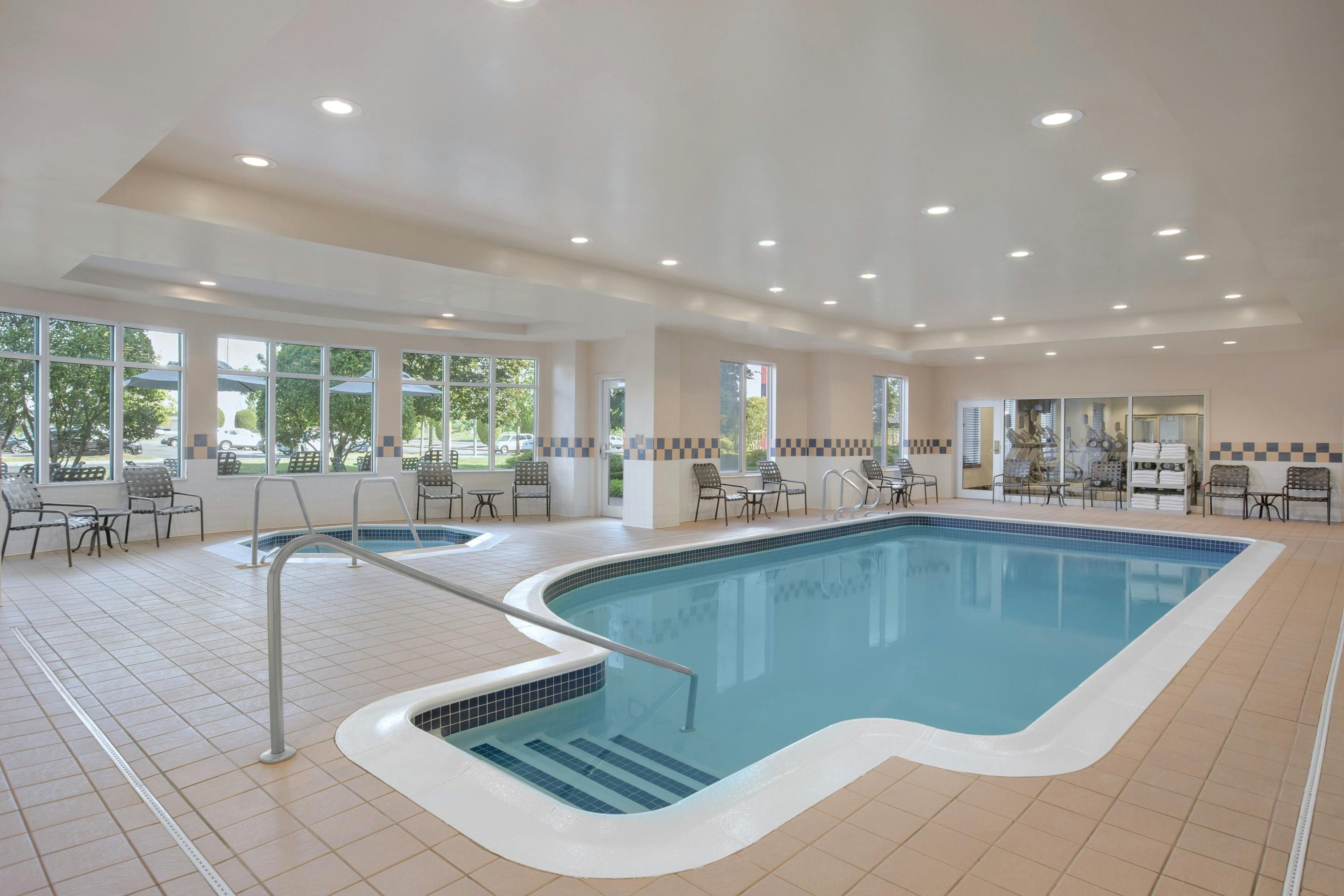 Hilton Garden Inn Springfield, MA - Springfield - Piscina