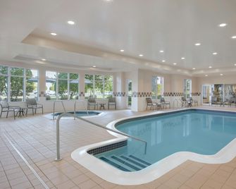 Hilton Garden Inn Springfield, MA - Springfield - Piscina