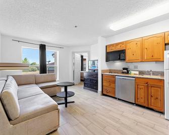 Metro Scottsdale Apartments - Scottsdale - Kitchen