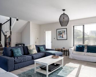 Branch Toes - Beadnell - Living room