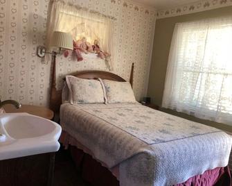 Canyon Country Inn - Williams - Bedroom