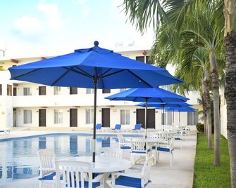 Hotel Bonampak - קנקון - פטיו