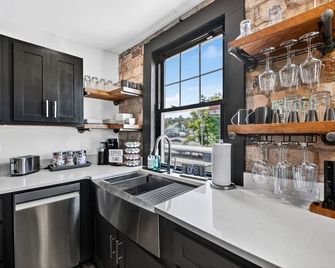 The Penthouses on Main - Downtown Blue Ridge - Blue Ridge - Cucina