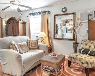 The Coziest Cottage In Waxahachie - Waxahachie - Obývací pokoj
