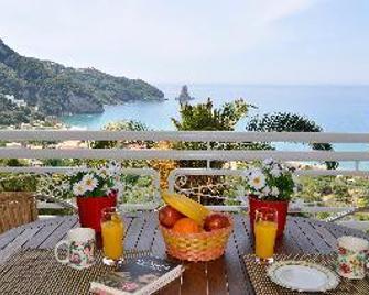 Mazis Apartments - Agios Gordios - Balkón