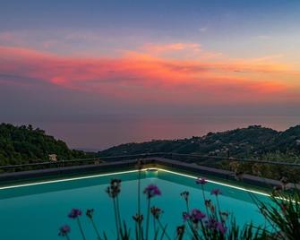 Oltremare Guest House - Lavagna - Piscina