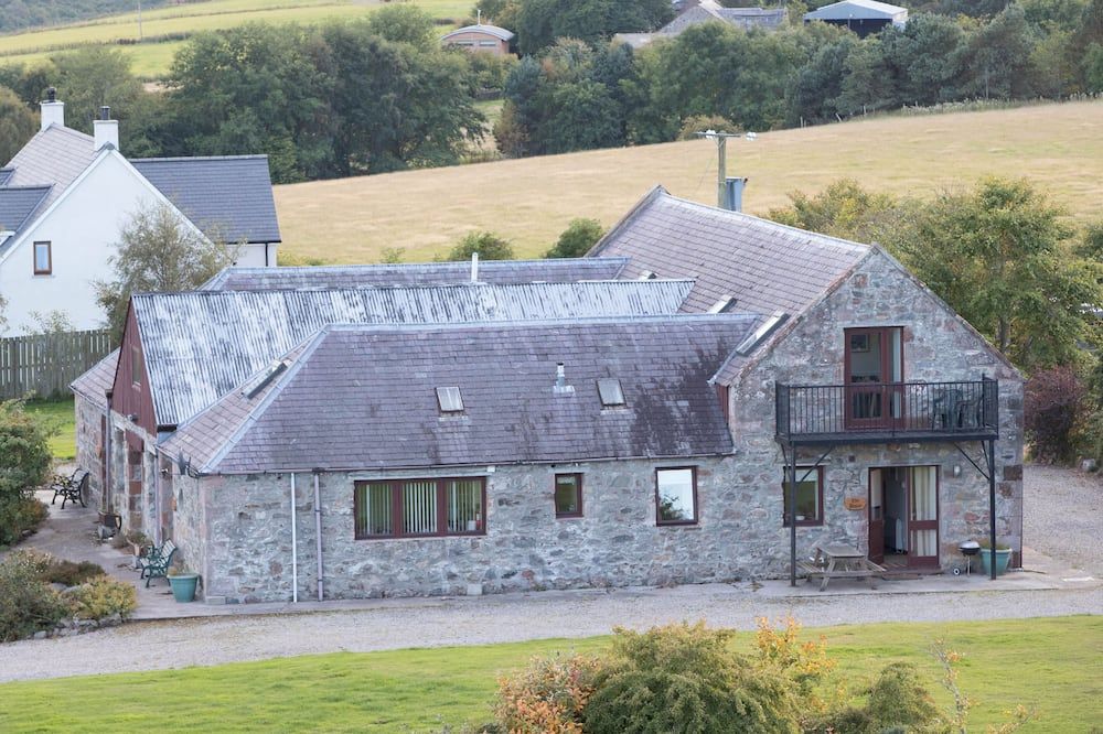 Stunning quiet location with views across the Moray Firth home to dolphins. - Fortrose - Building