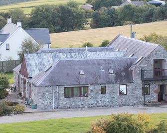 Stunning quiet location with views across the Moray Firth home to dolphins. - Fortrose - Building