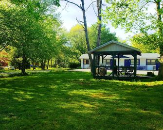 Wildwood Motel - Shelburne