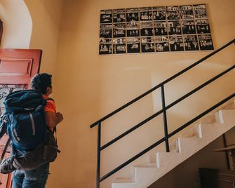 Barrio Vivo Hostel! Great Vibes And Great People - מרידה - מדרגות