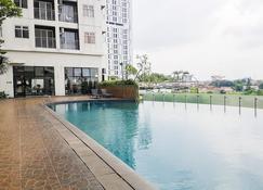 Chic Studio at Serpong Green View Apartment - Serpong - Pool