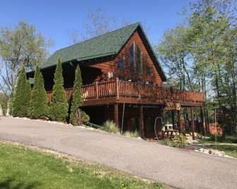 Hana Log Cabin near Devil's Lake - Baraboo - Budynek
