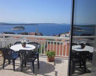 Room in Hvar town with sea view, terrace, air conditioning, Wi-Fi (3666-3) - Hvar - Balcón