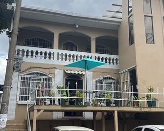 Rivera Family Airport Apartments - Río Segundo - Building