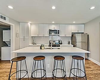 Global Cup The Rhythm Room Near Downtown Dallas! - Dallas - Kitchen