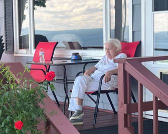 Experience wine country magic with several wineries nearby and memorable tasting - Penn Yan - Balkon