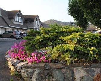 Best Budget Inn & Suites Kamloops - Kamloops - Pemandangan luar