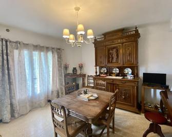 Appartement F3 de 60 m² au rez de chaussée d'une villa - Vézénobres - Comedor