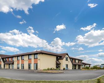 โรดเวย์อินน์ - เซนต์ จอห์น - อาคาร