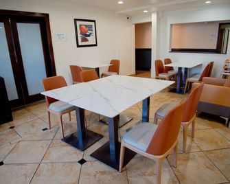 Ramada by Wyndham Coeur d'Alene - Coeur d'Alene - Dining room