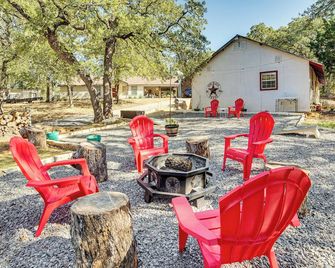 1 Mi to Park & Boat Ramp! Lake Texoma Retreat - Pottsboro - Patio