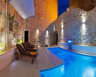 Sea-view Villa in Bol with Hot Tub, Sauna, Whirlpool - Bol - Pool