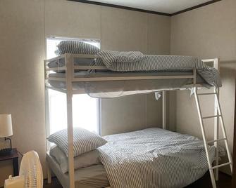 Fishing camp with water access and boat house - Hackberry - Bedroom