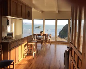 Crows Nest, on the Bluff over Trinidad Bay, amazing views! - Trinidad - Restaurante