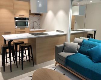 Majestic Apartment - Cannes - Kitchen
