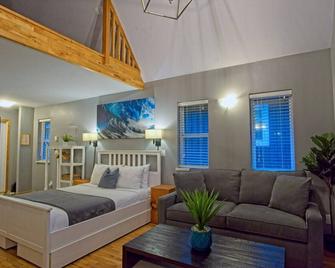 Tide and Trail- Cabin in Ucluelet - Ucluelet - Bedroom